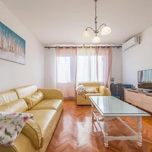 Miss Violet Apartament